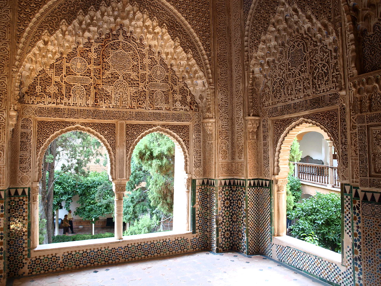1280px-Lindaraja_window,_the_Liones_Palace,_Alhambra,_Granada.JPG