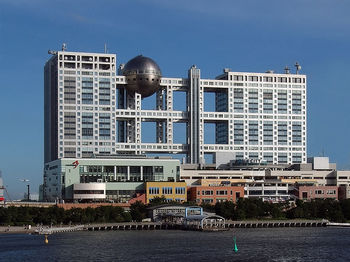 799px-FOG_Building_Fuji_Television_Headquarters_Odaiba_Tokyo.jpg